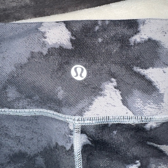 Brand New Lululemon Wonder Under Tights - Picture 3 of 4